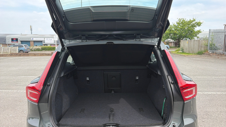 Volvo XC40 2.0 B3P Plus Dark 5dr Auto Petrol Estate